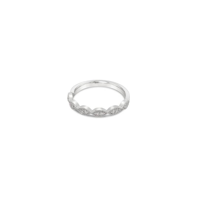 This wedding ring features 18ct white gold ring with marquise with a grain setting