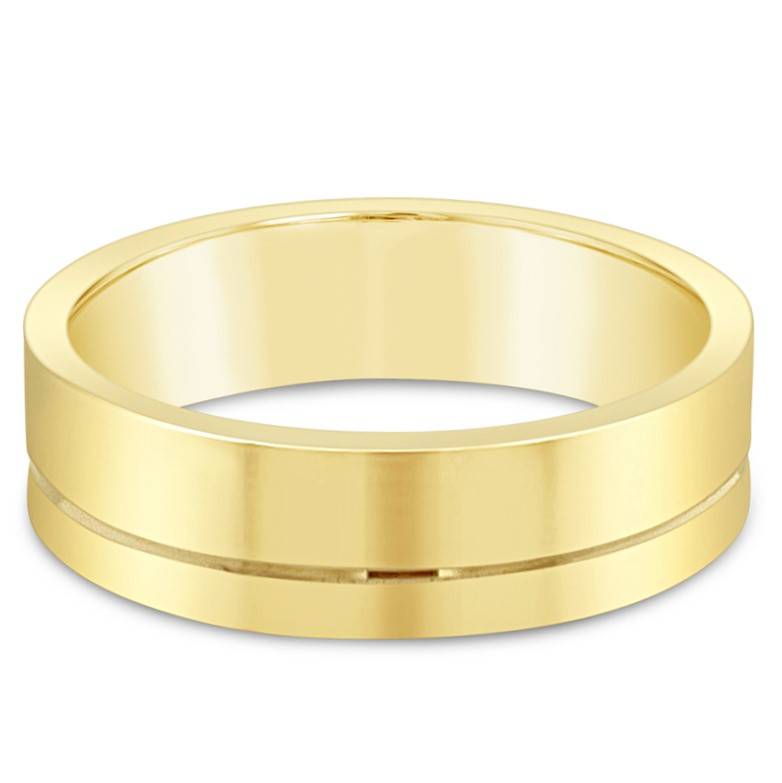 Crafted in 9ct Yellow Gold this ring features a trendy grooved pattern, with one polished edge and one brushed edge. 